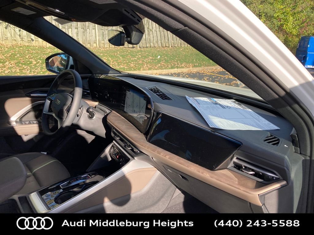 Used 2025 Audi Q5 Premium w/ Convenience Package image 37