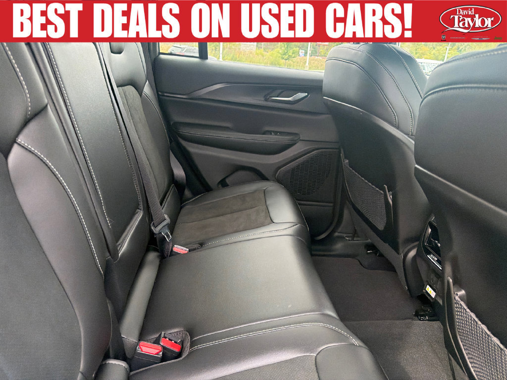 Used 2025 Jeep Grand Cherokee Altitude w/ Trailer Tow Package AWD/4WD image 30