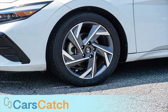 Used 2024 Hyundai Elantra Limited FWD image 17
