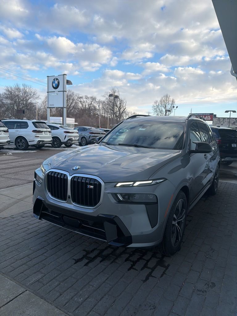 New 2026 BMW X7 M60i image 3