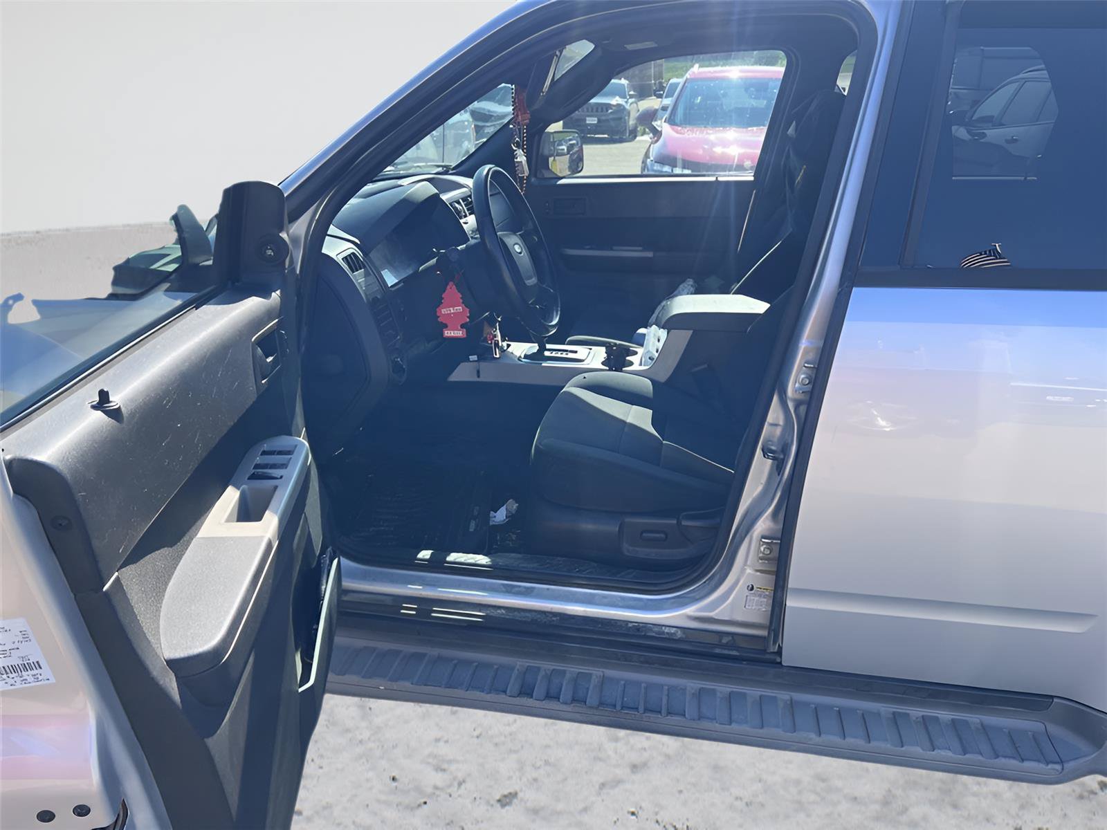 Used 2010 Ford Escape XLT FWD image 9