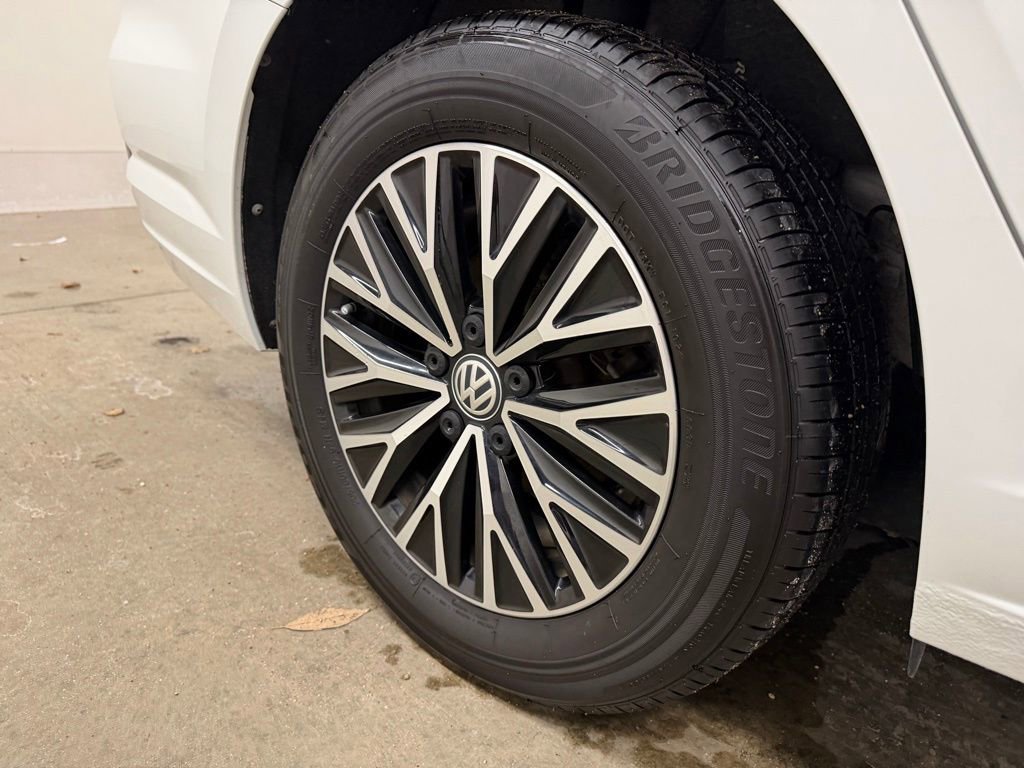 Used 2019 Volkswagen Jetta SE w/ Cold Weather Package image 13