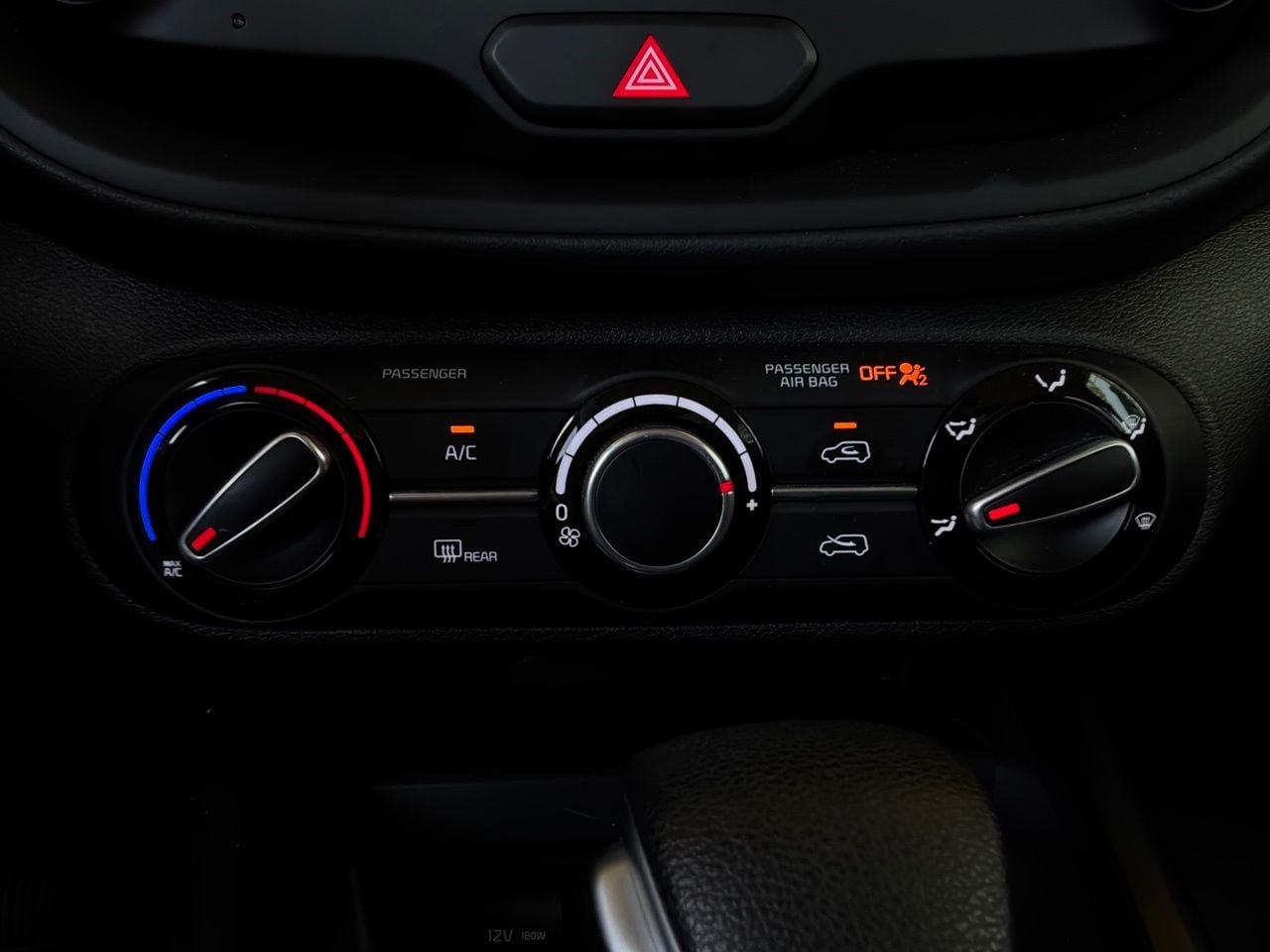 Used 2025 Kia Soul LX w/ LX Technology Package FWD image 25