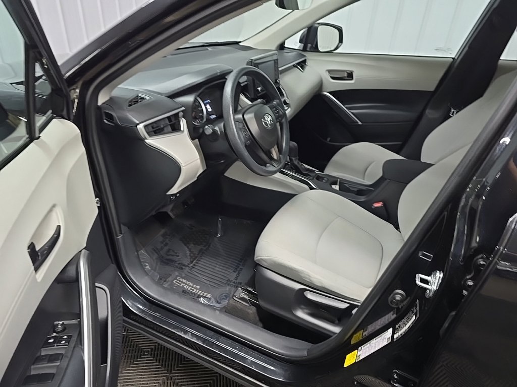 Used 2022 Toyota Corolla Cross L AWD/4WD image 28