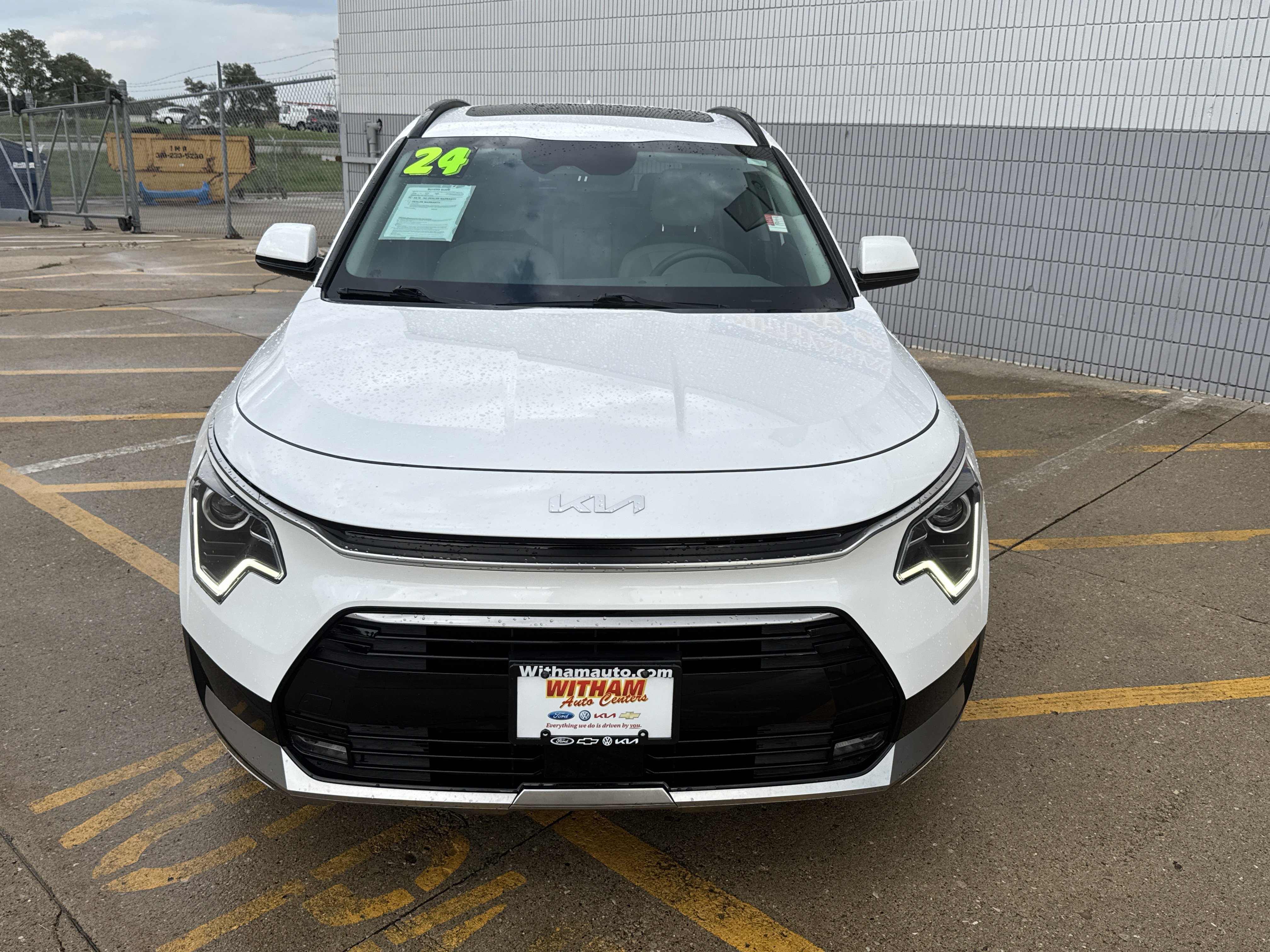 Used 2024 Kia Niro EX Touring FWD image 3