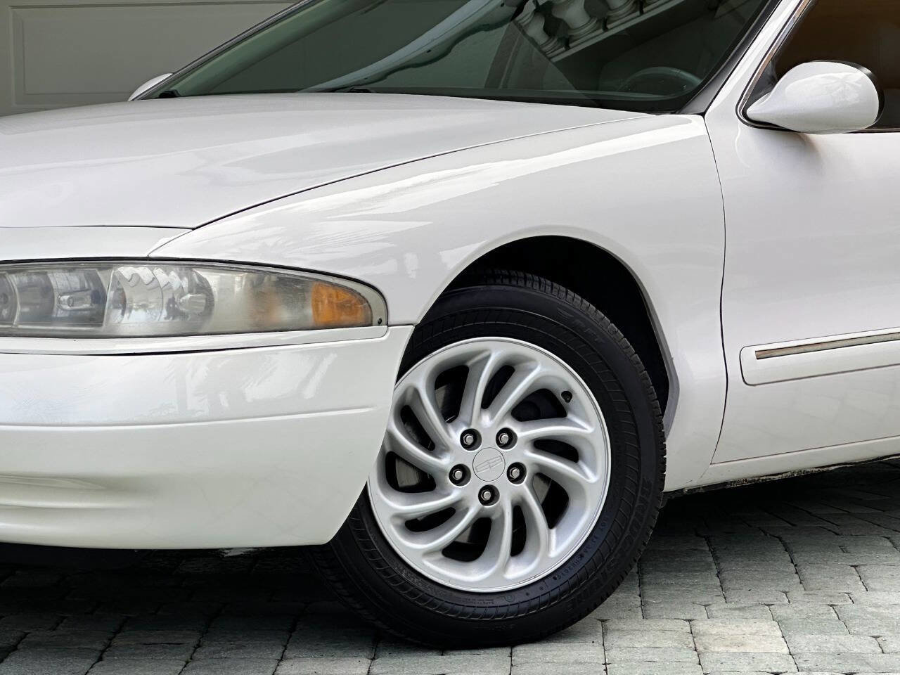 Used 1998 Lincoln Mark VIII RWD image 3