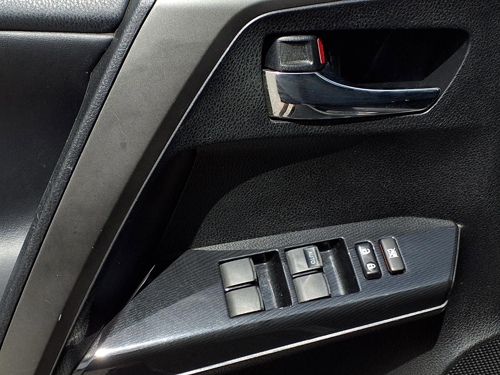 Used 2016 Toyota RAV4 SE image 18