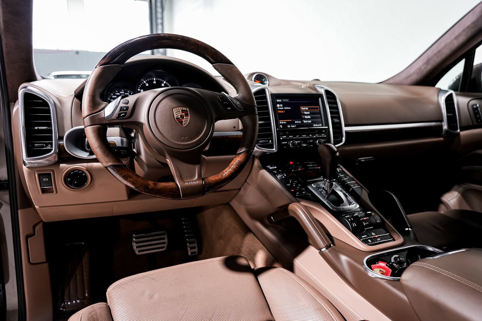 Used 2013 Porsche Cayenne Turbo AWD/4WD image 9
