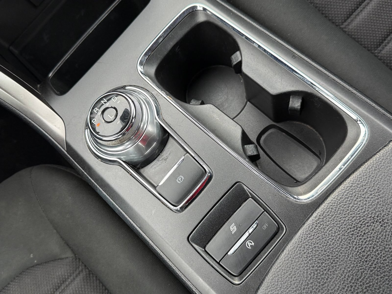 Used 2020 Ford Fusion SE FWD image 23