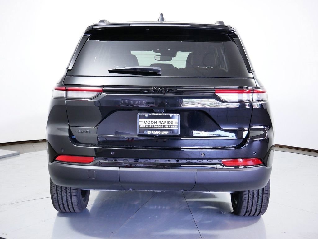 Certified 2024 Jeep Grand Cherokee Altitude image 12