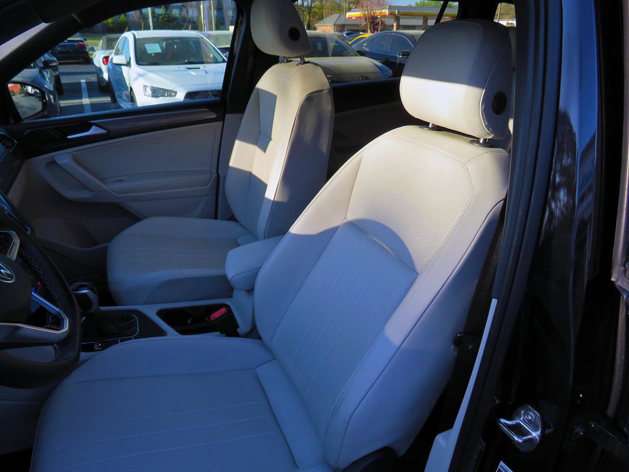Used 2023 Volkswagen Tiguan SE R-Line FWD image 39
