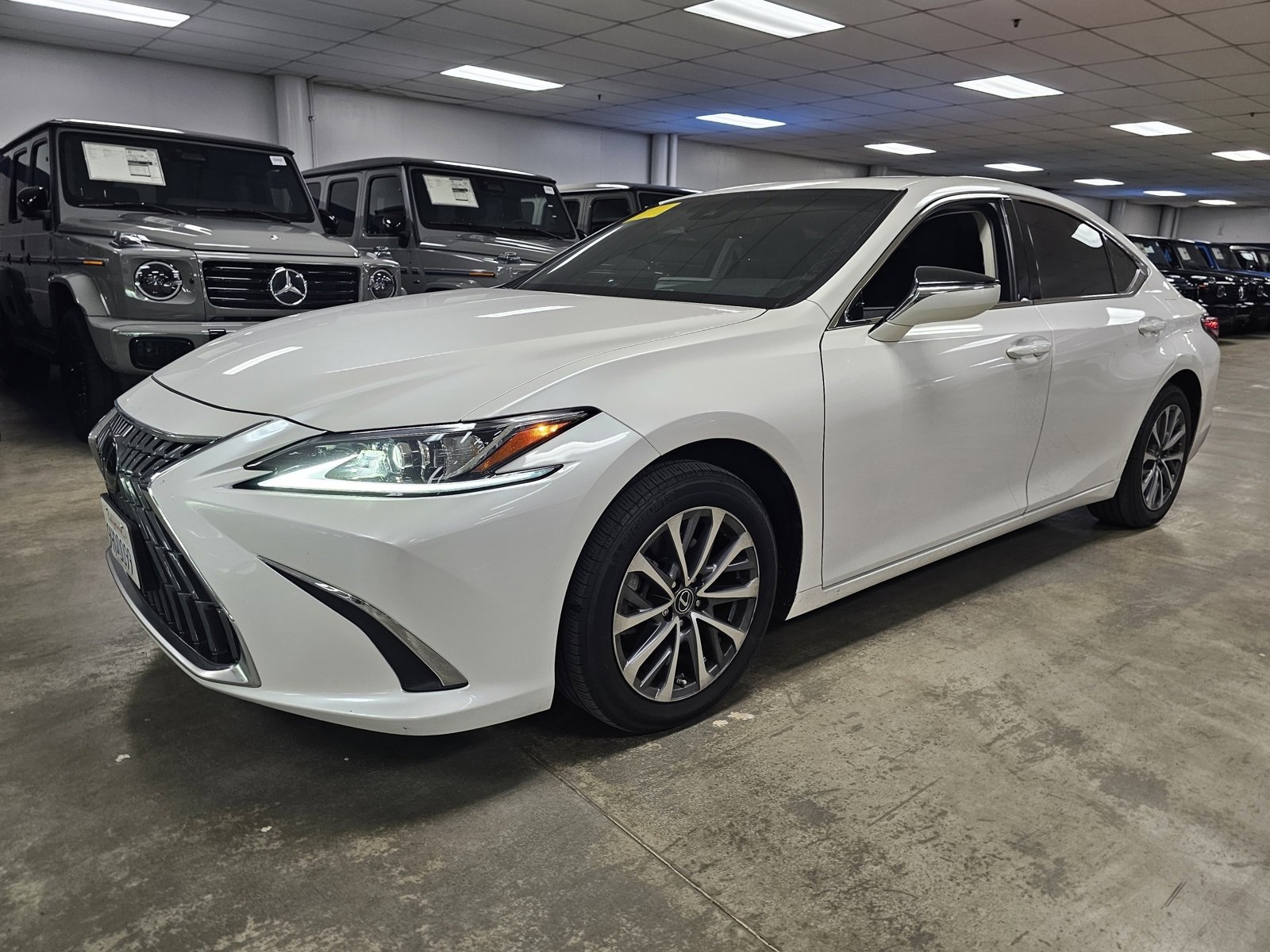 Used 2023 Lexus ES 350 image 4