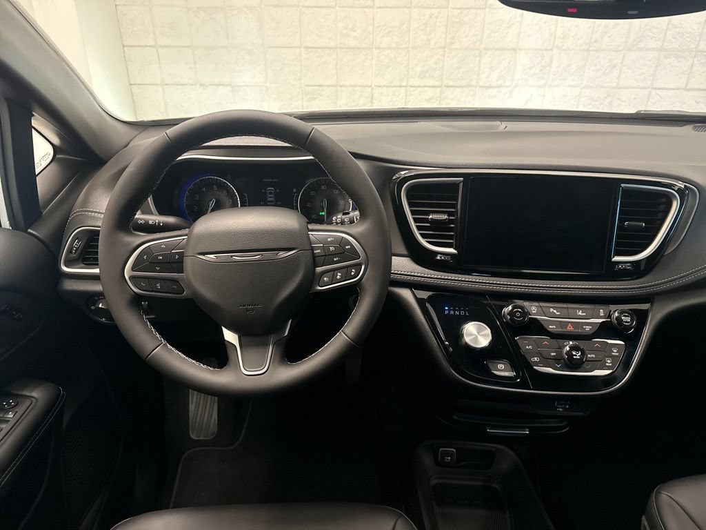 New 2027 Chrysler Pacifica Select AWD/4WD image 24