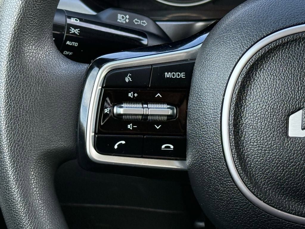 Used 2023 Kia Sorento LX image 20