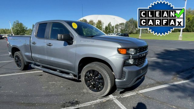 Used 2020 Chevrolet Silverado 1500 Custom w/ Custom Value Package AWD/4WD image 2
