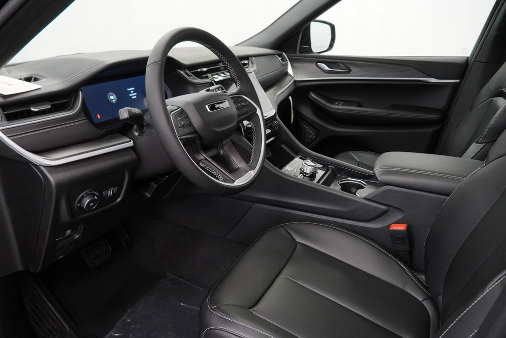 New 2025 Jeep Grand Cherokee Limited w/ Trailer Tow Package image 16