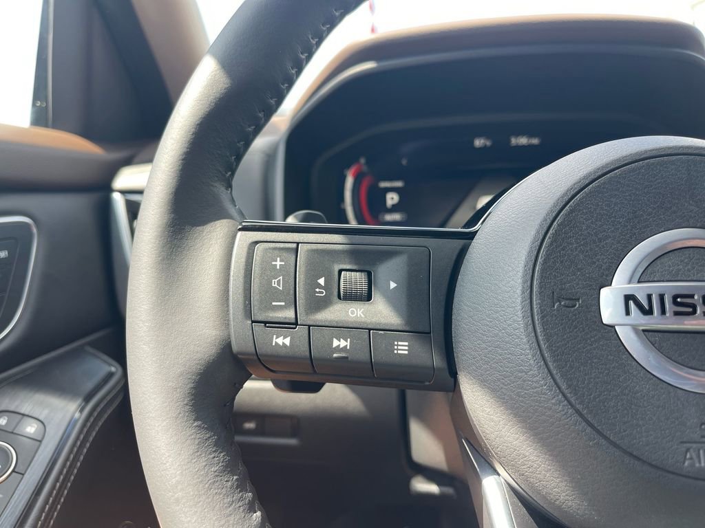 Used 2021 Nissan Rogue Platinum image 17