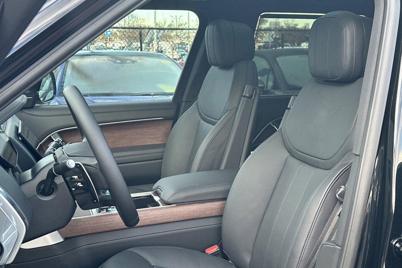 New 2025 Land Rover Range Rover SE image 6