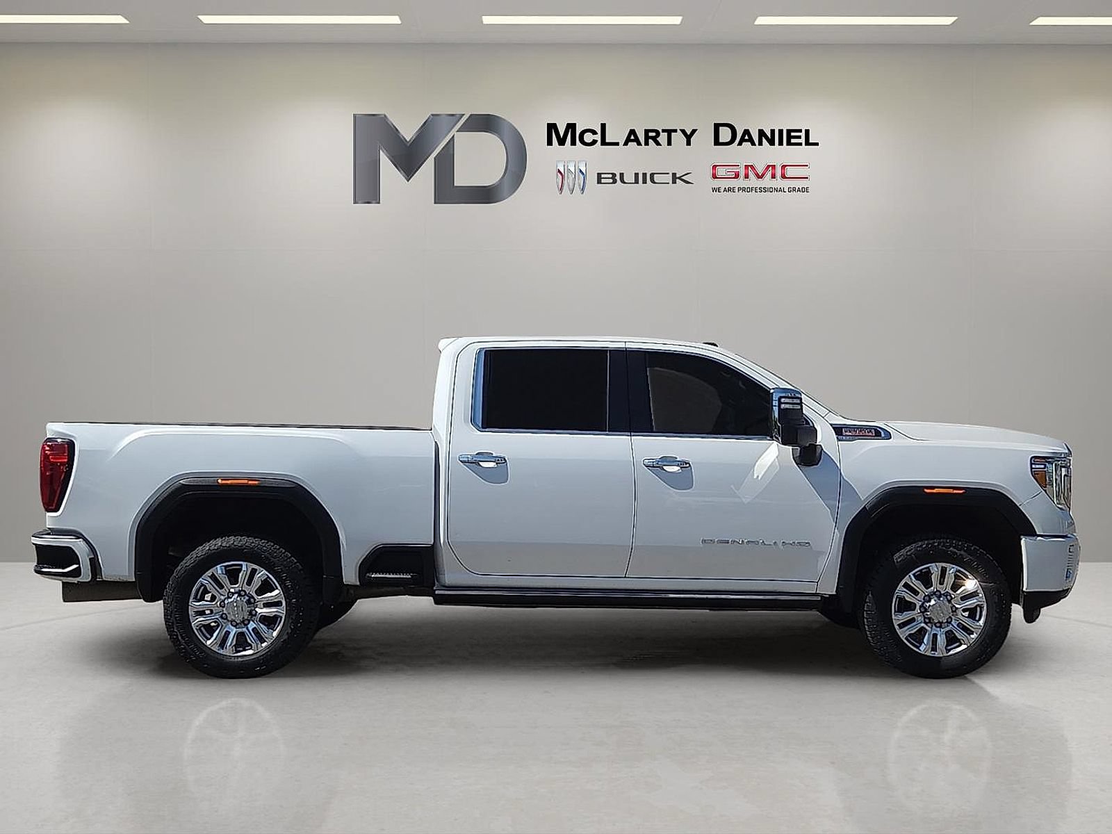 Certified 2023 GMC Sierra 2500 Denali w/ Denali Ultimate Package AWD/4WD image 15