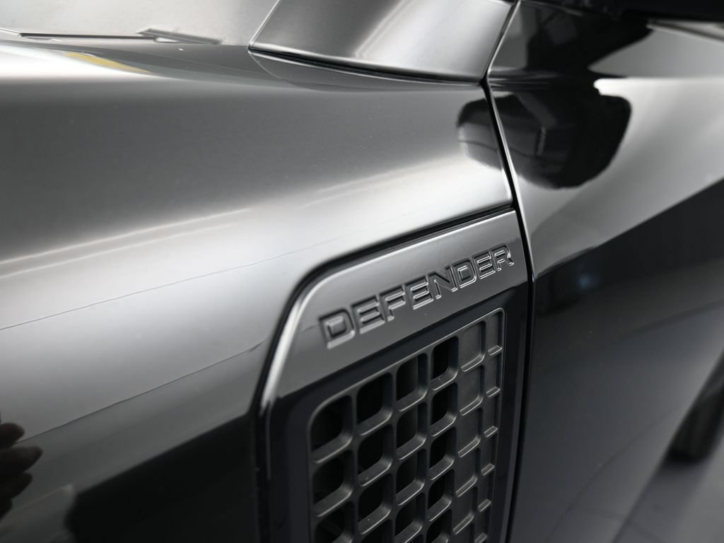 Used 2023 Land Rover Defender 90 X AWD/4WD image 46
