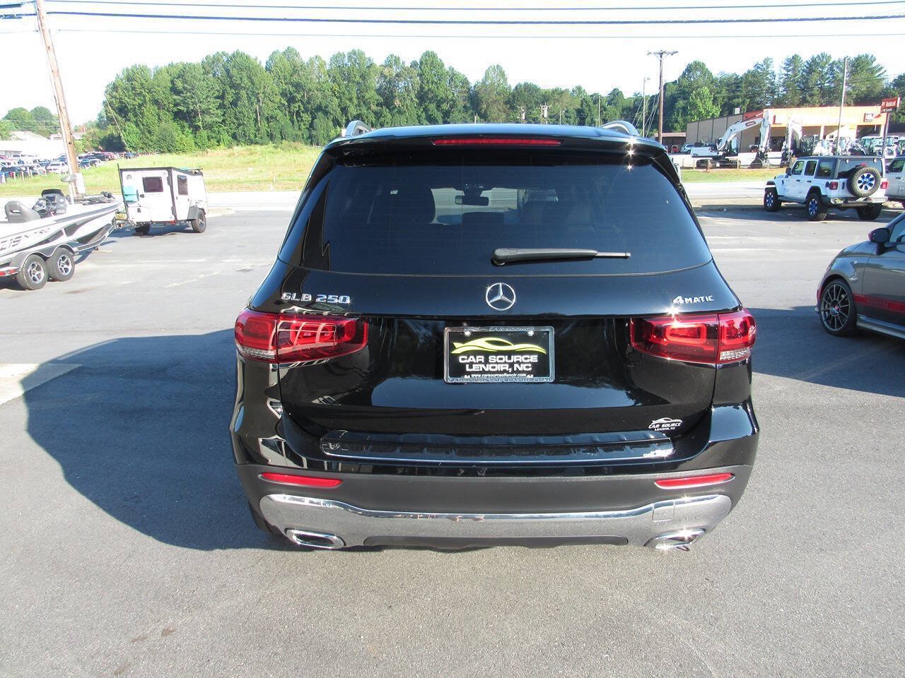 Used 2023 Mercedes-Benz GLB 250 4MATIC image 5
