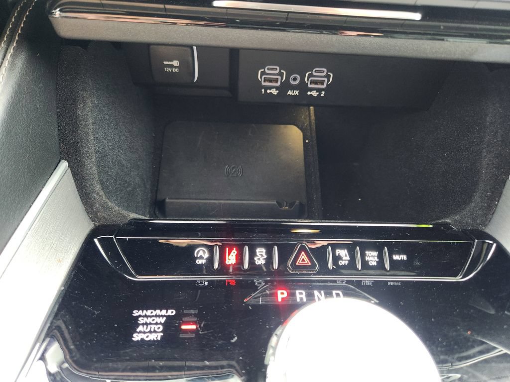 Used 2025 Jeep Wagoneer L 4WD image 23