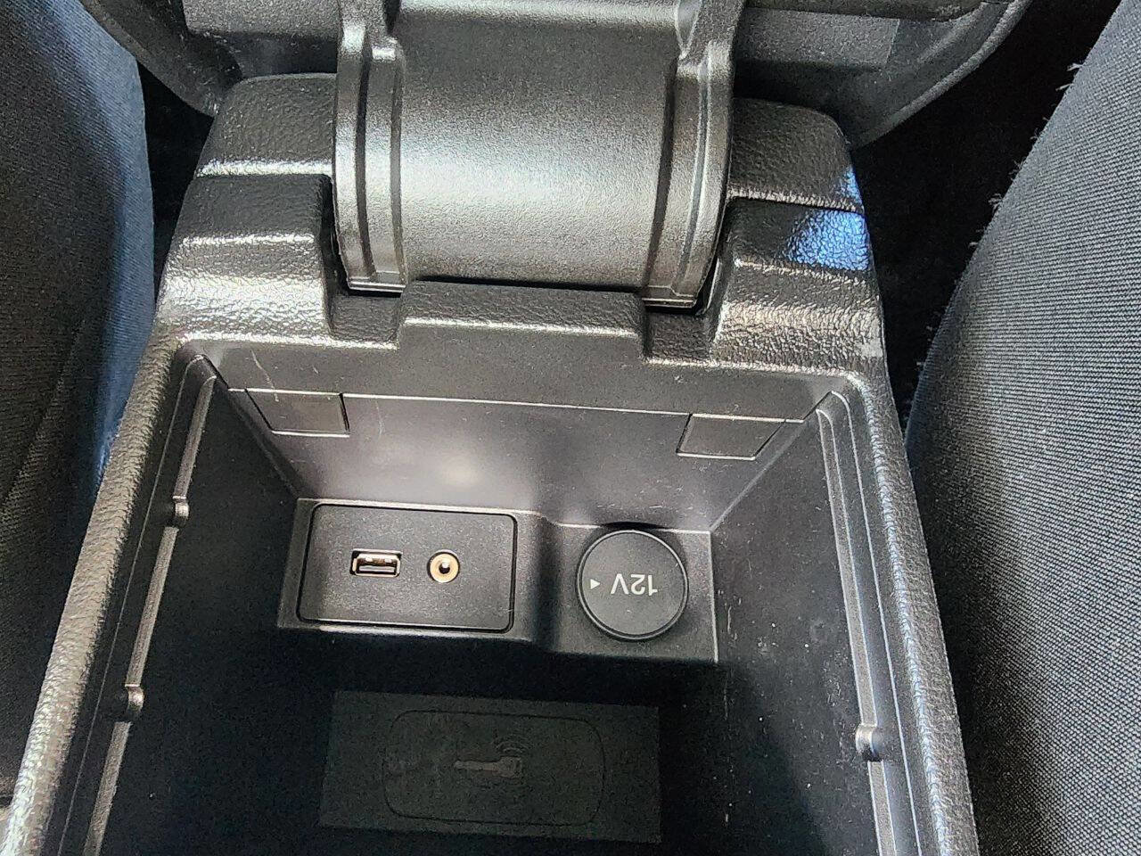 Used 2015 Ford Focus SE image 40