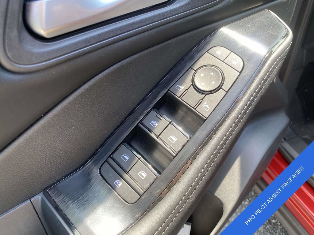 Used 2025 Nissan Rogue SV FWD image 18