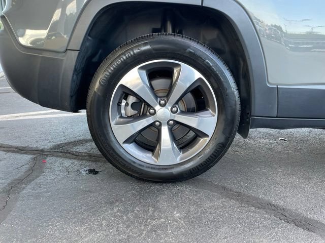 Used 2020 Jeep Cherokee Limited AWD/4WD image 35