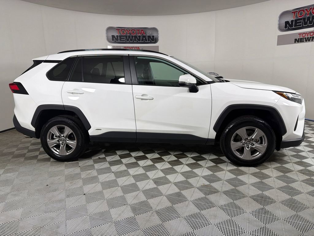 Used 2022 Toyota RAV4 XLE AWD/4WD image 2