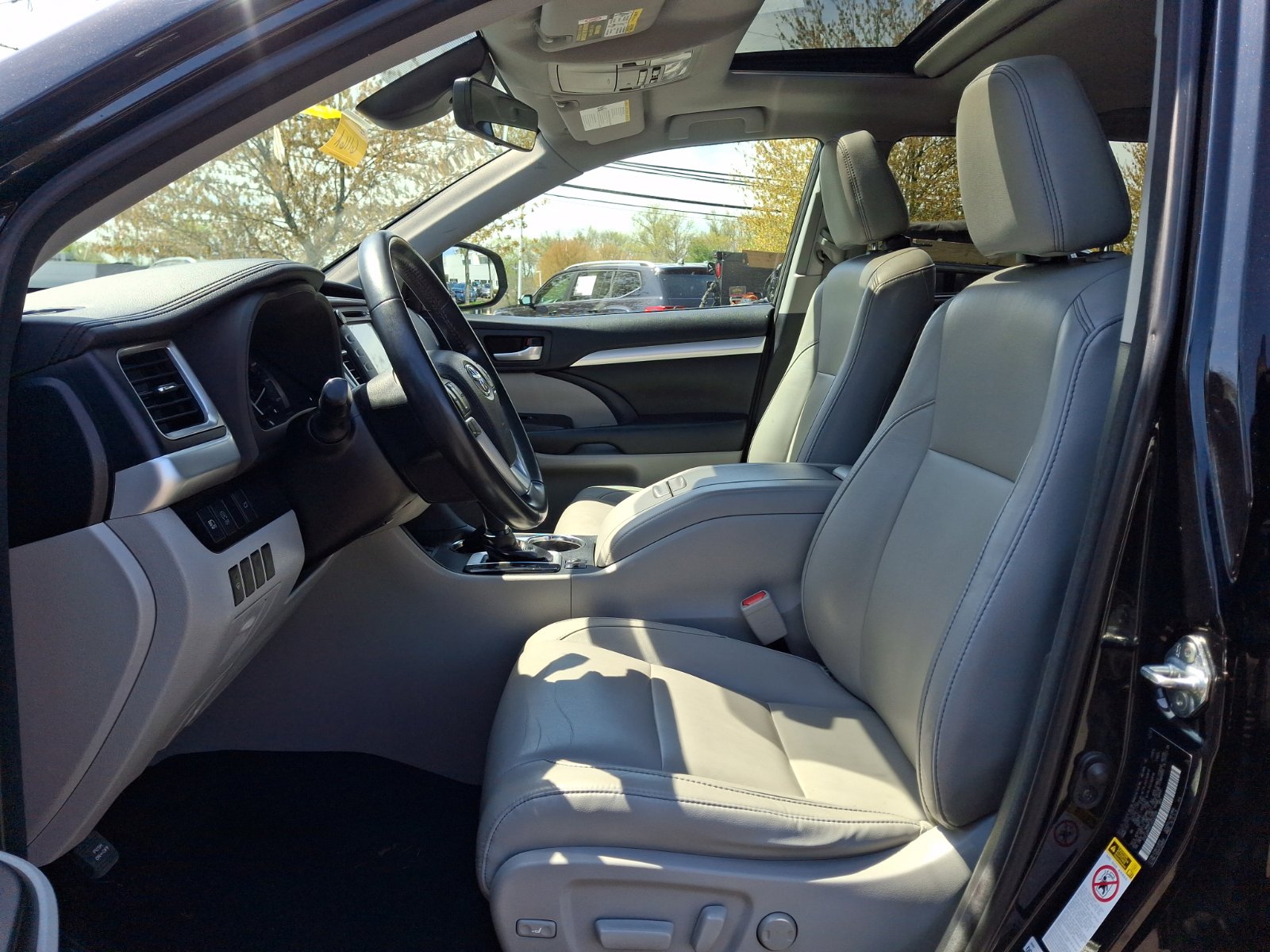 Used 2018 Toyota Highlander XLE image 15