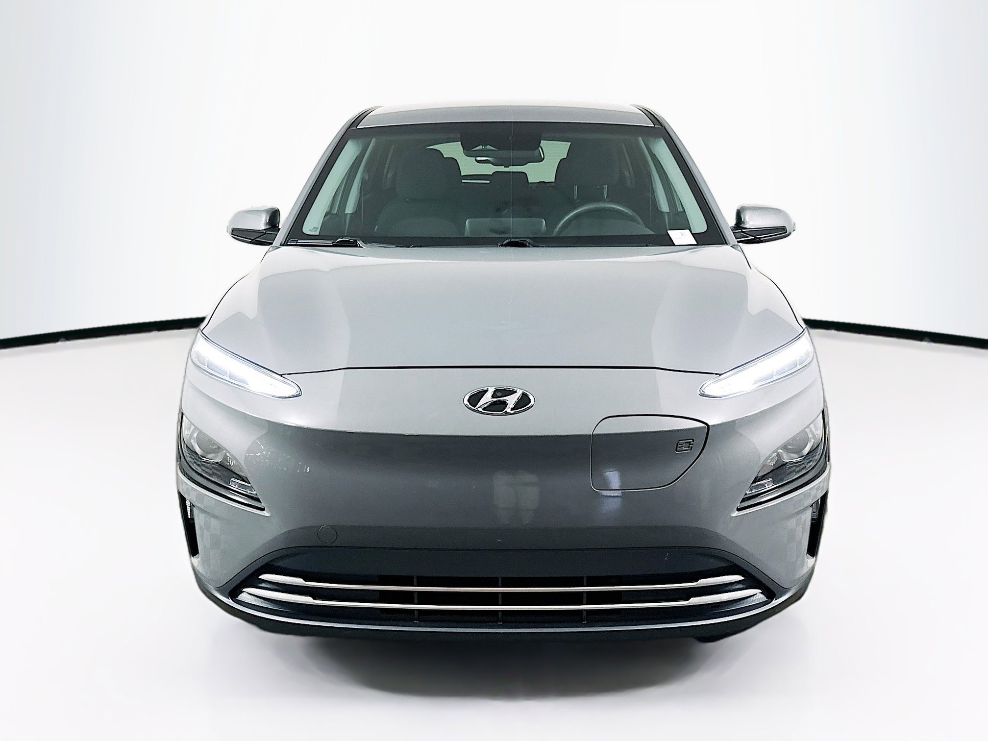 Used 2023 Hyundai Kona SE FWD image 2