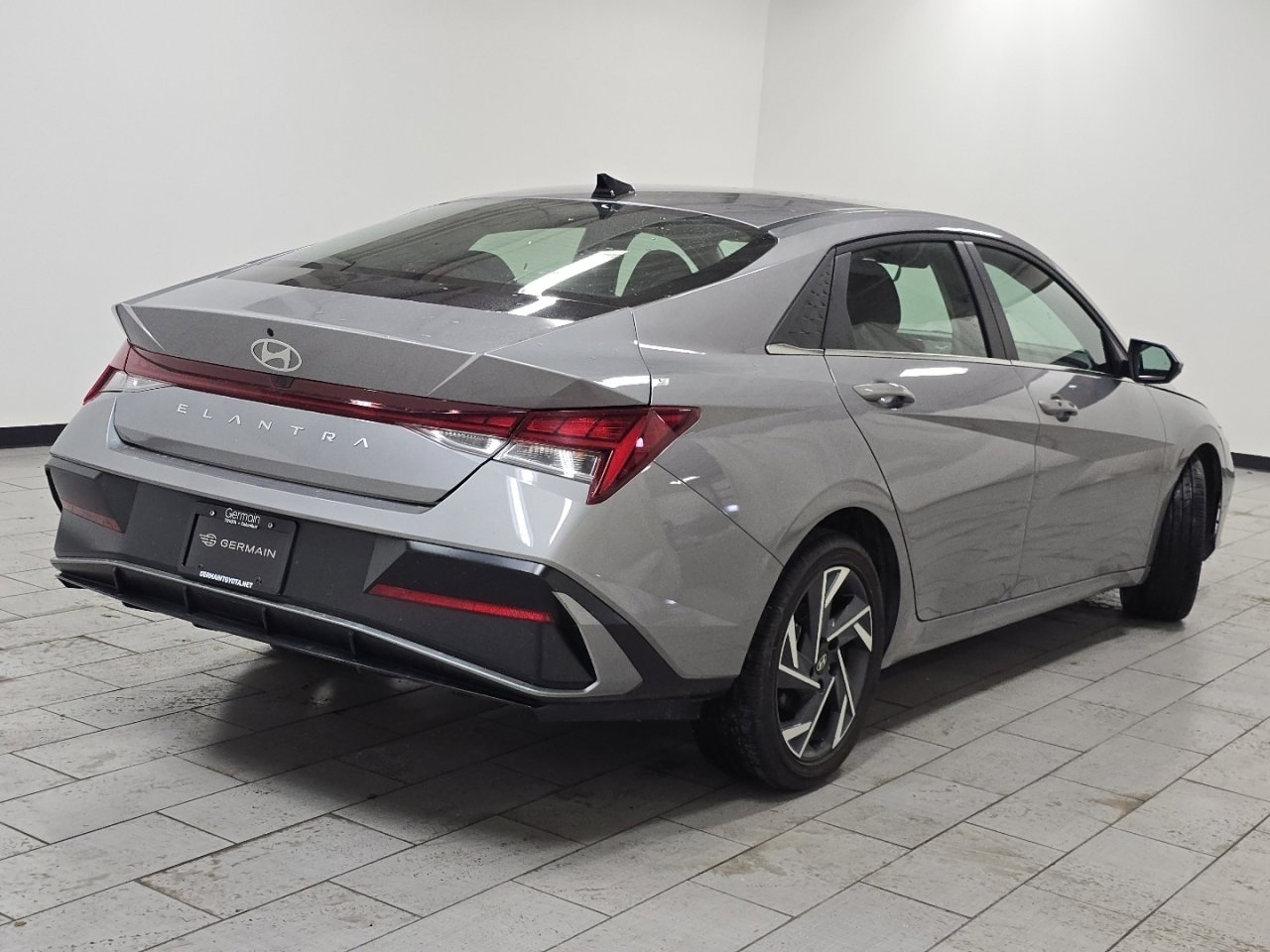 Used 2025 Hyundai Elantra SEL image 20