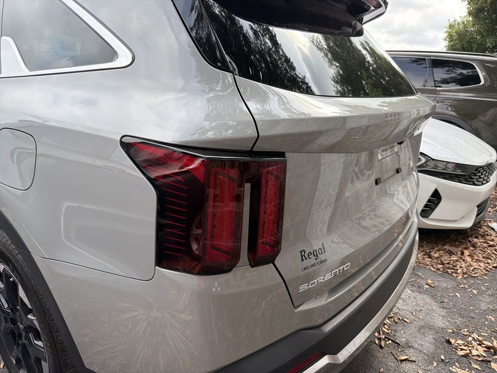 Certified 2024 Kia Sorento S w/ Panoramic Sunroof Package FWD image 9