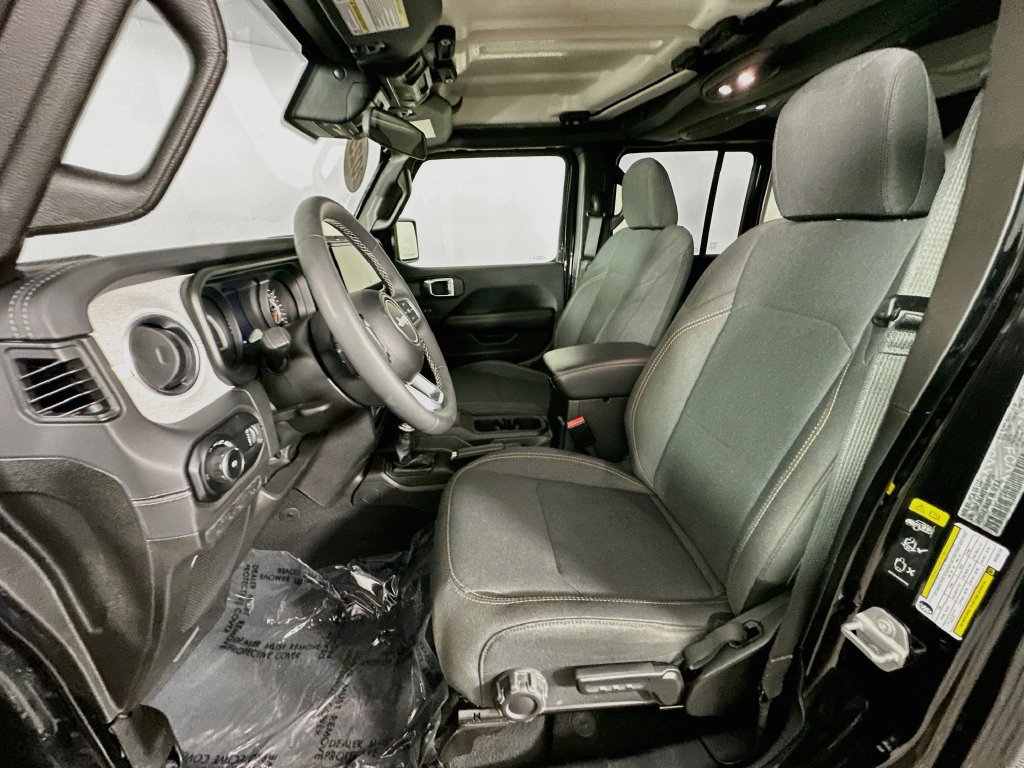 Certified 2025 Jeep Wrangler Unlimited Sahara AWD/4WD image 32