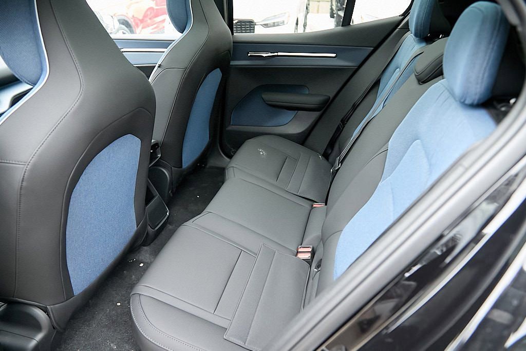 New 2026 Volvo EX30 Plus w/ Protection Package image 16