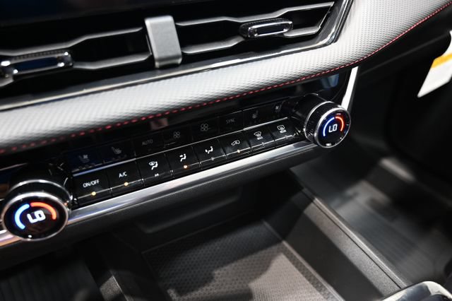 New 2027 Chevrolet Equinox RS w/ Safety and Technology Package AWD/4WD image 17