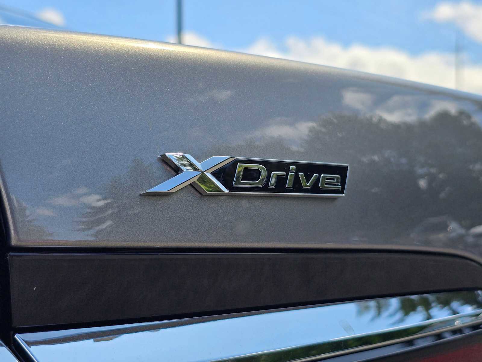 Used 2025 BMW 750e xDrive w/ Executive Package image 16