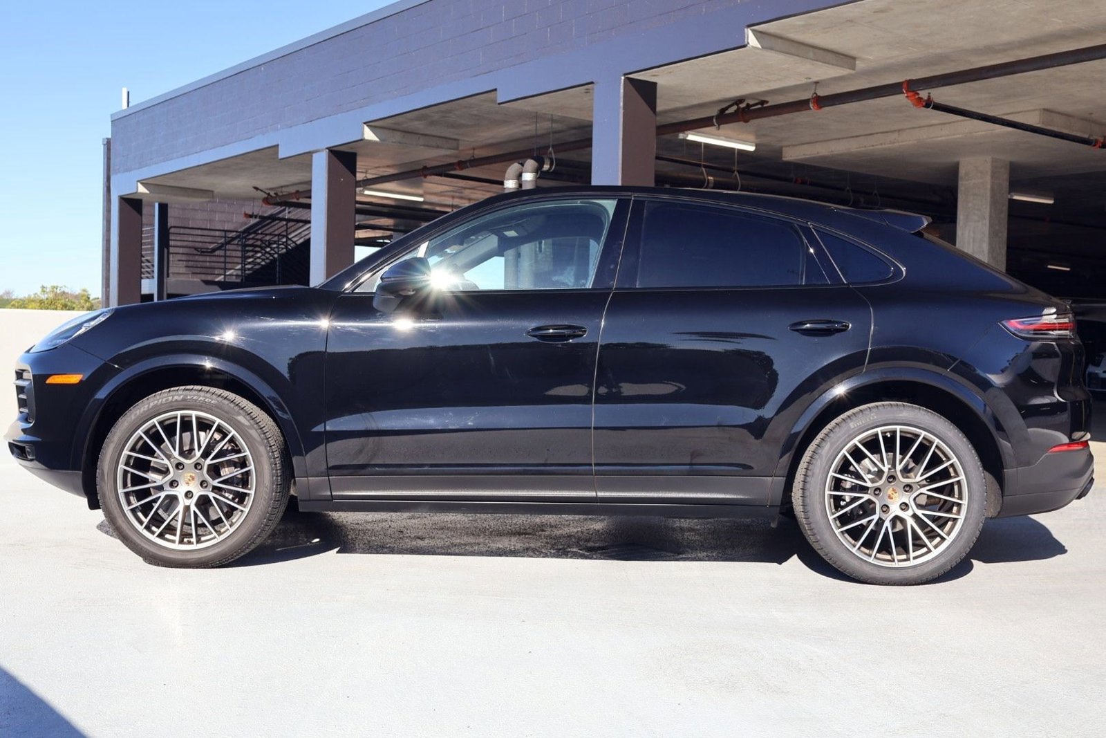 Certified 2023 Porsche Cayenne Platinum Edition image 2