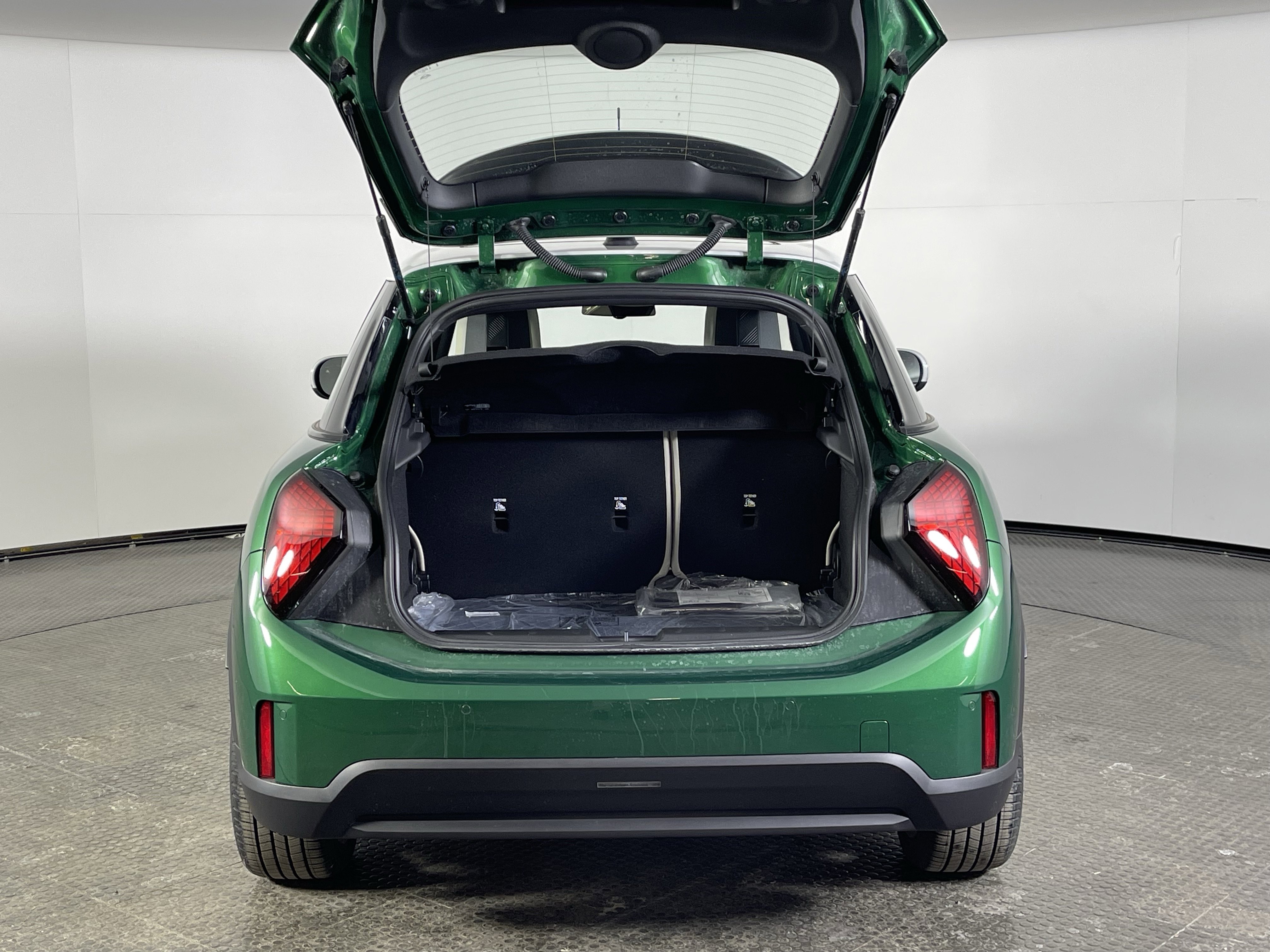 Used 2026 MINI Cooper 4-Door Hardtop image 8