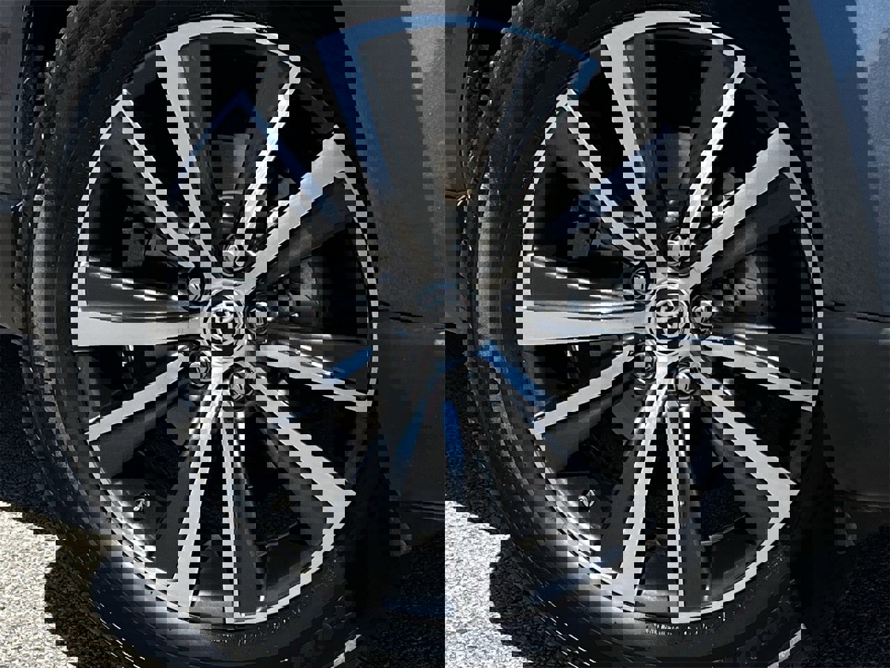 Used 2021 Toyota Venza LE image 29