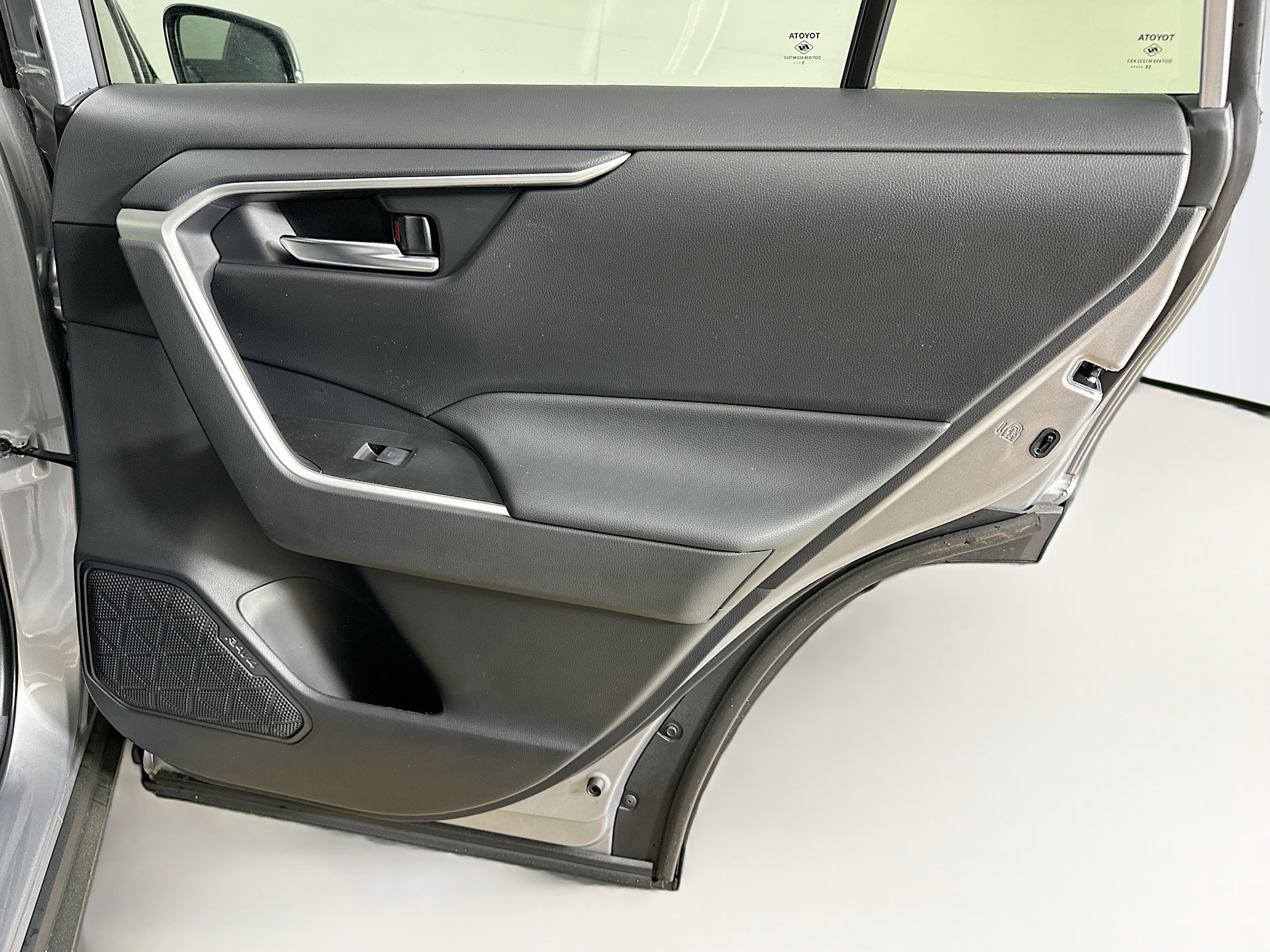 Used 2025 Toyota RAV4 XLE w/ Convenience Package image 29