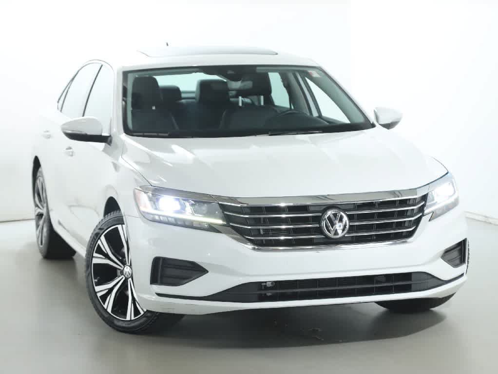 Certified 2022 Volkswagen Passat 2.0T SE FWD image 2