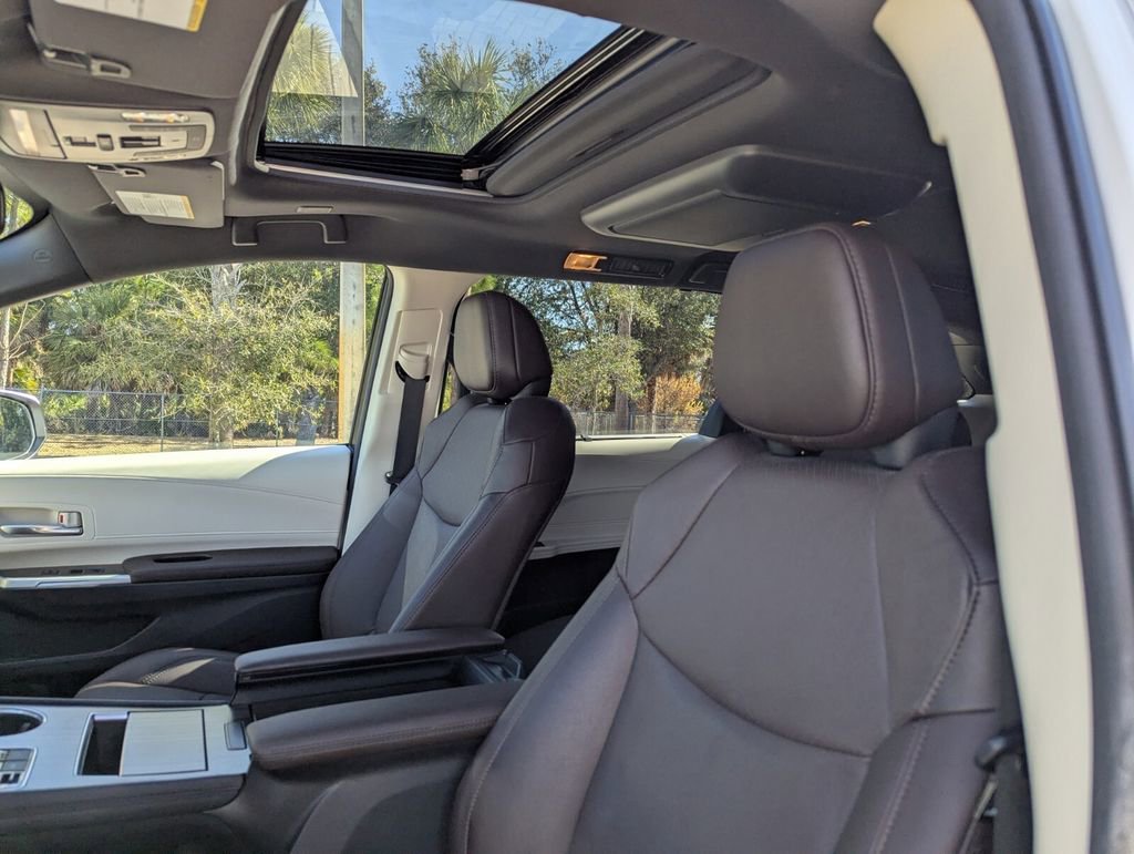 Certified 2024 Toyota Sienna Platinum image 26