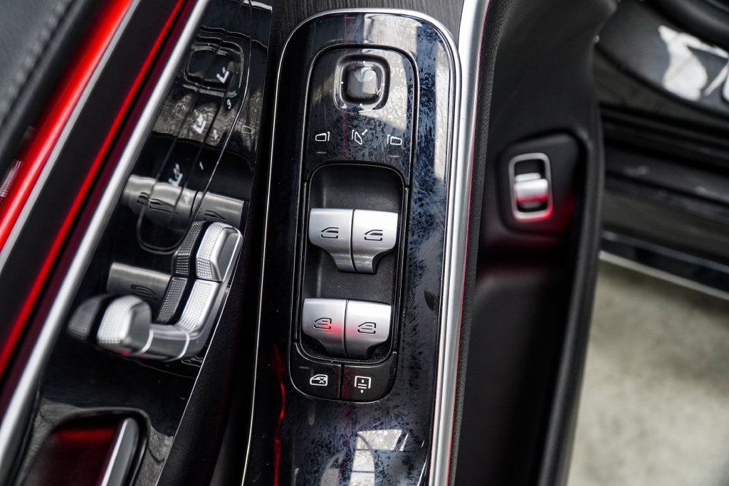 Used 2022 Mercedes-Benz S 500 4MATIC w/ AMG Line Package image 39
