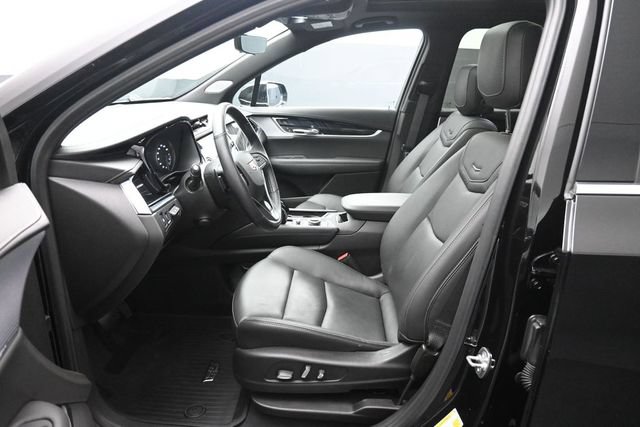 Used 2025 Cadillac XT6 Premium Luxury w/ Technology Package AWD/4WD image 10