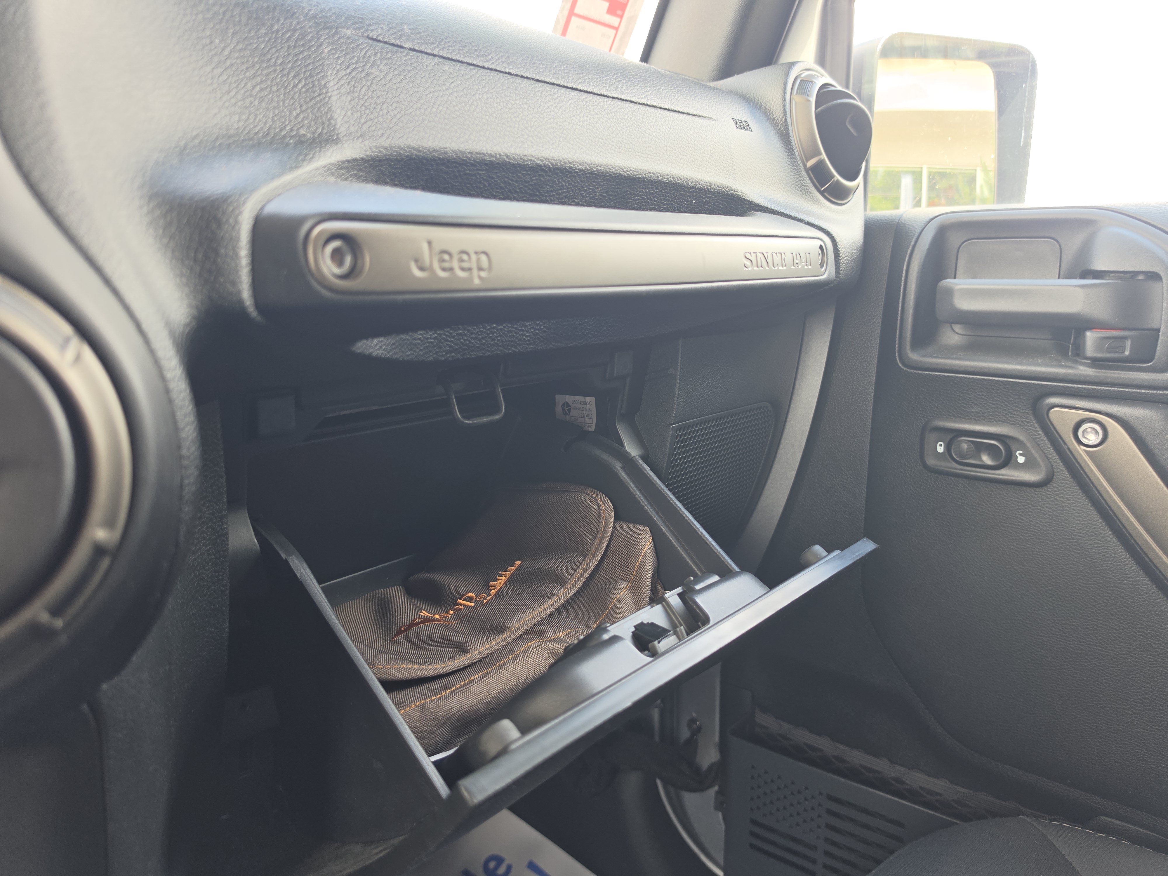 Used 2018 Jeep Wrangler Unlimited Sport AWD/4WD image 29