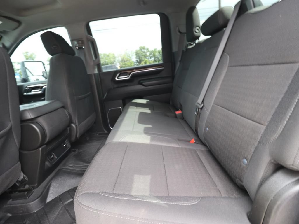 Used 2024 Chevrolet Silverado 2500 LT AWD/4WD image 9
