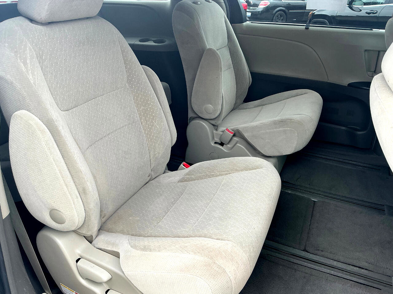 Used 2017 Toyota Sienna LE image 12