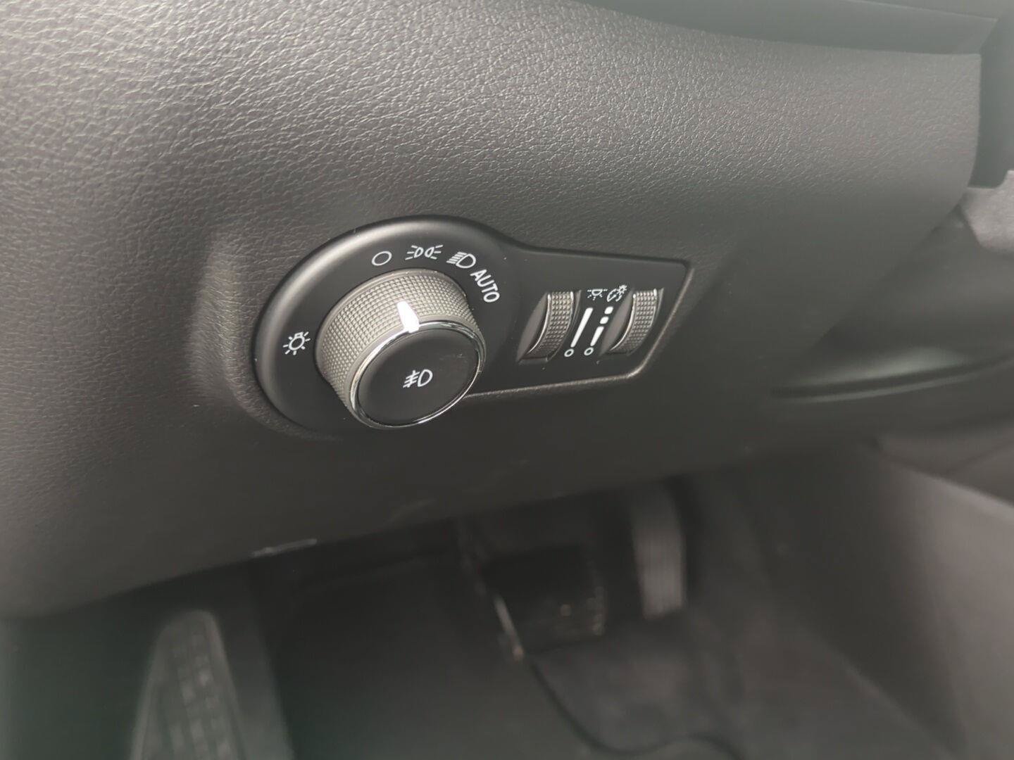 New 2026 Jeep Compass Latitude AWD/4WD image 14